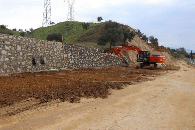 Başkan Özcan, Eğriboyun Mezarlığı’ndaki Çalışmaları Yerinde İnceledi