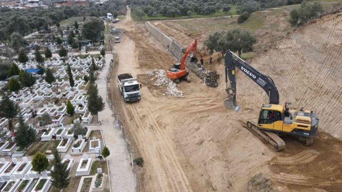Başkan Özcan, Eğriboyun Mezarlığı’ndaki Çalışmaları Yerinde İnceledi