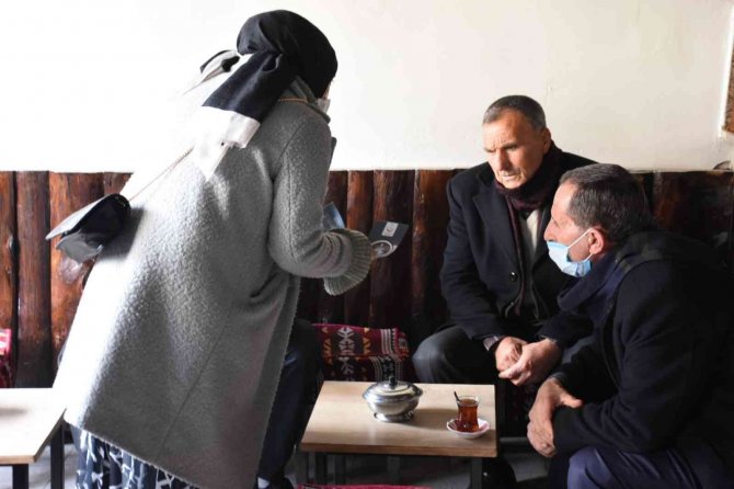 Sağlık Ekipleri, Vatandaşlara Tütün Ürünlerinin Zararlarını Anlattı