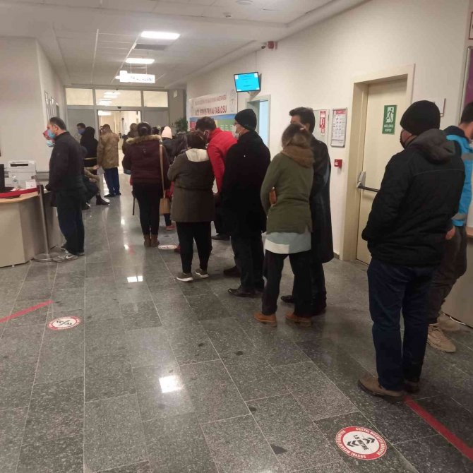 Binlerce Kişi İshal Ve Kusma Şikâyetiyle Hastaneye Başvurdu