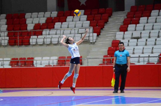 Voleybol Yıldız Kızlar İ̇l Şampiyonası Bozüyük’te Başladı