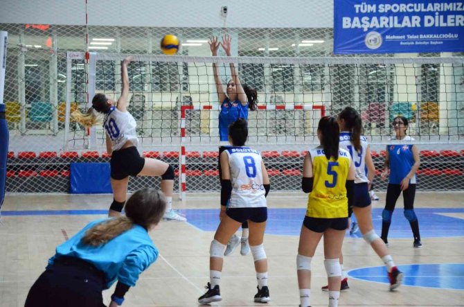 Voleybol Yıldız Kızlar İ̇l Şampiyonası Bozüyük’te Başladı