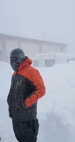 Uludağ’da Kar Fırtınası Karavanları Böyle Yuttu