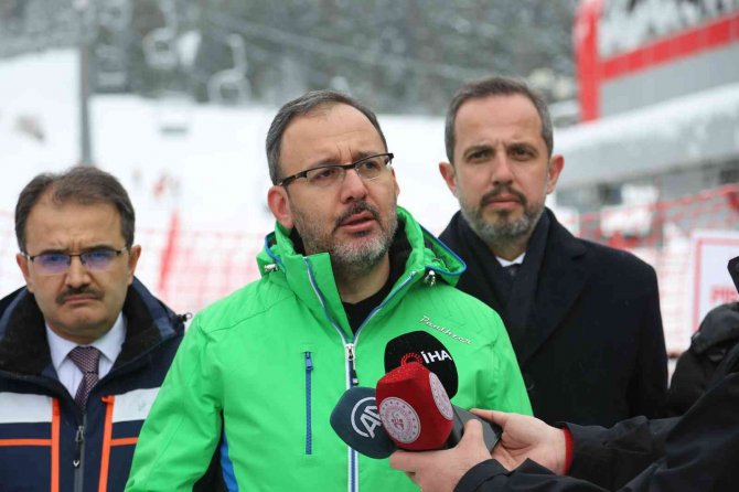 Bakan Kasapoğlu: "Daha Büyük Hedeflere Sporcularımızla, Millet Olarak Yürüyeceğiz"