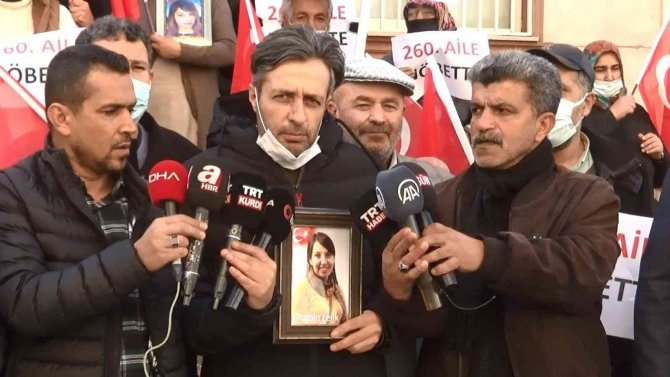 Hdp Önündeki Ailelerin Direnişine Bir Aile Daha Katıldı