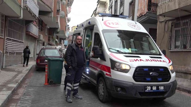 Kız Arkadaşıyla Tartışan Genç Çatıya Çıktı
