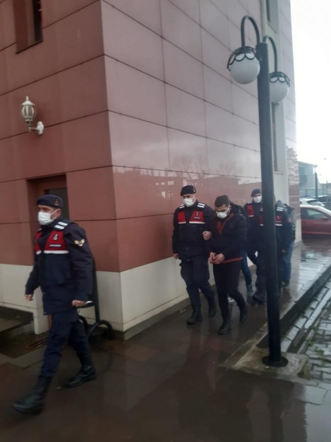 Evden Otomobil Parçaları Çalan 3 Şüpheli Tutuklandı