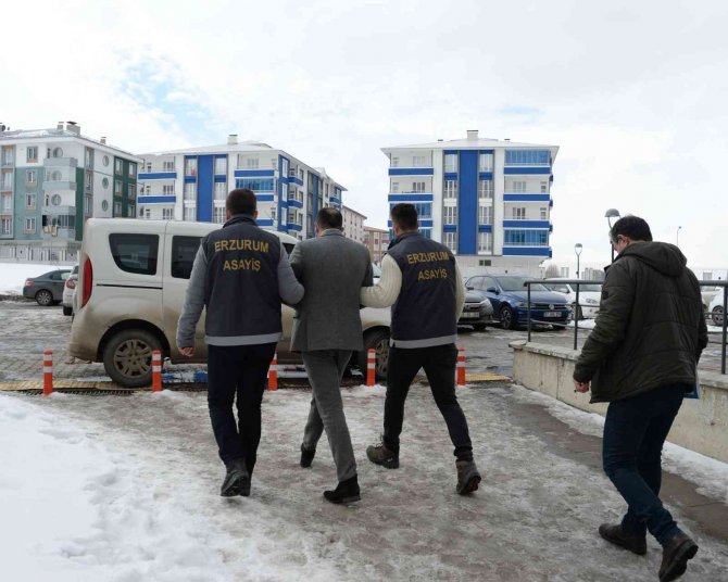 Polisi Metrelerce Sürükleyen Taksici Tutuklandı