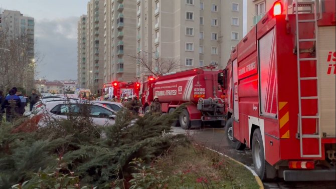 Esenyurt’ta Site İçindeki 15 Katlı Binanın 8’inci Katında Çıkan Yangın Söndürüldü