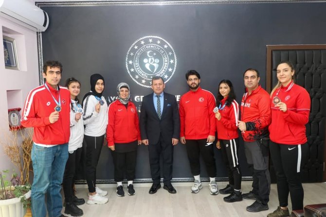 Şampiyonlardan Ali İ̇hsan Kabakcı’ya Ziyaret