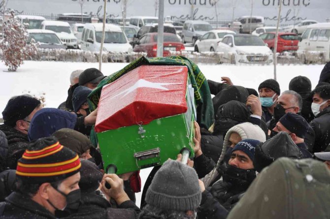 Kazada Hayatını Kaybeden Giresun Sanayi Ve Ticaret İ̇l Müdürü Tuncer Toprağa Verildi