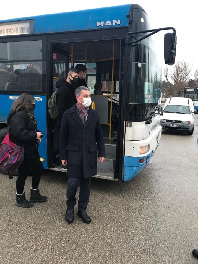 Başkan Şimşek’ten Öğrenci Servislerine Anlamlı Ziyaret