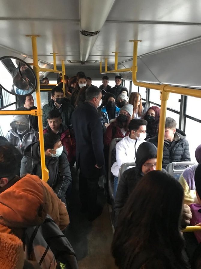 Başkan Şimşek’ten Öğrenci Servislerine Anlamlı Ziyaret