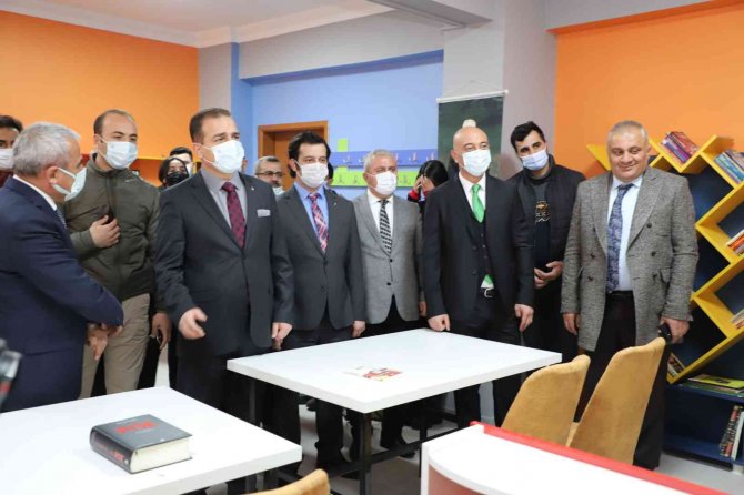 Vali Akbıyık ‘Gençlik Ve Gelecek’ Temalı Söyleşiye Katıldı