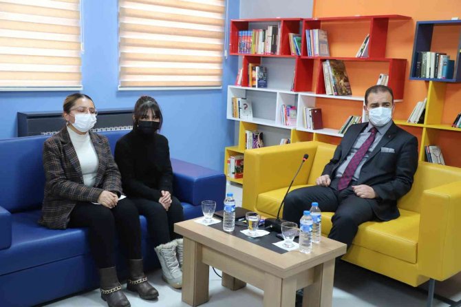 Vali Akbıyık ‘Gençlik Ve Gelecek’ Temalı Söyleşiye Katıldı