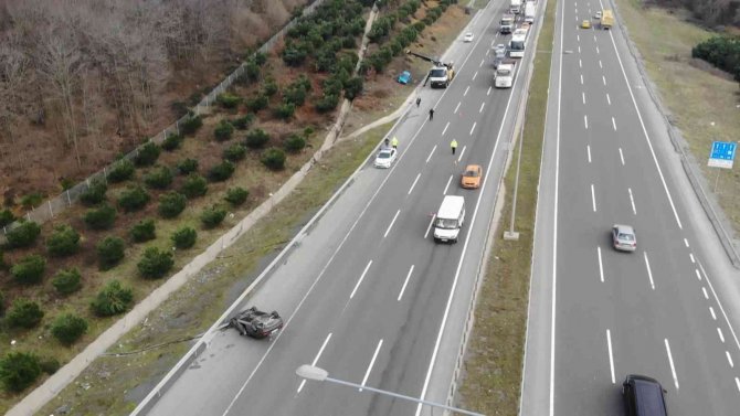 İ̇stanbul Havalimanı Yolunda İki Lüks Araç Kaza Yaptı: 1 Yaralı