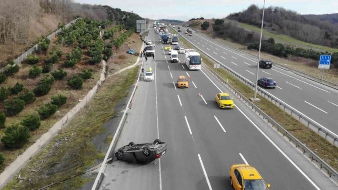 İ̇stanbul Havalimanı Yolunda İki Lüks Araç Kaza Yaptı: 1 Yaralı