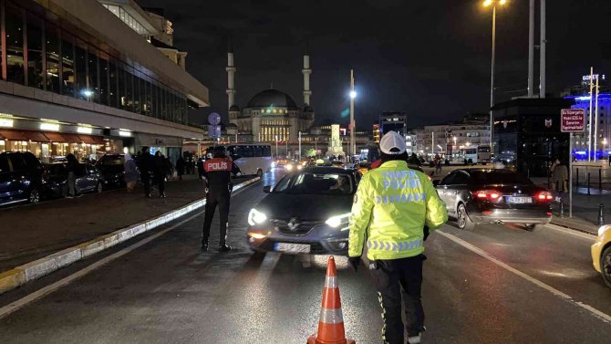 İ̇stanbul’da Helikopter Destekli ’Yeditepe Huzur’ Uygulaması