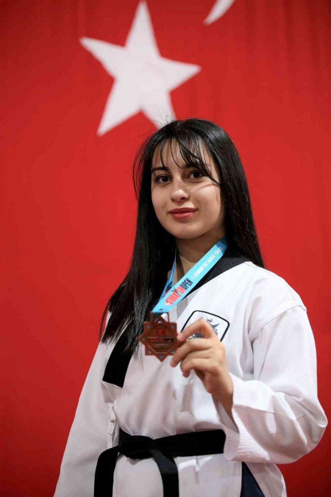 Tekvandoya ‘İ̇zmir Ekonomi’ Damgası