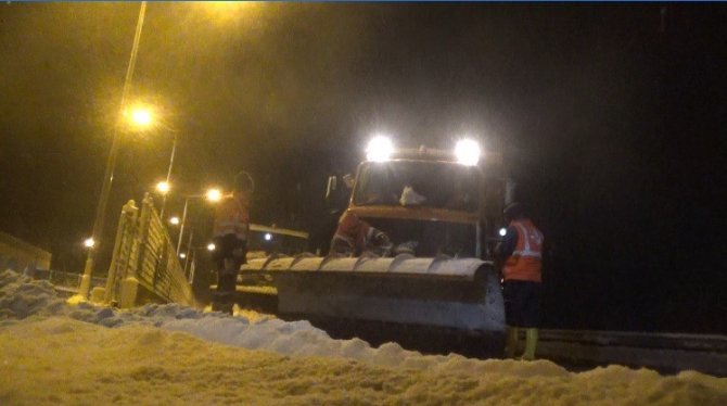 İ̇zmir’in Yüksek Kesimlerinde Kar Yağışı Etkili Oldu