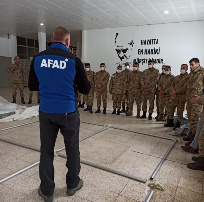 Jandarma Personeline Çadır Kurma Eğitimi Verildi