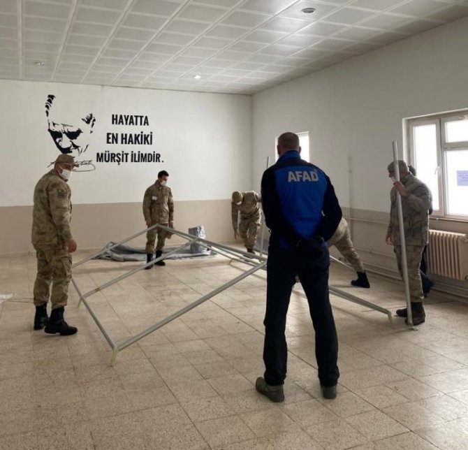 Jandarma Personeline Çadır Kurma Eğitimi Verildi