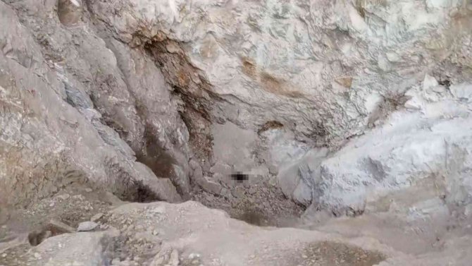 Hazine Bulmak İçin Siyah Tavuk Kesip Kuyuya İndiler