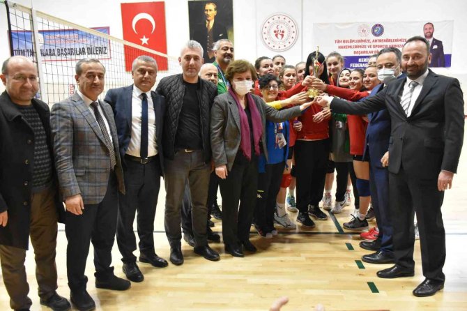 Gölcük İ̇şitme Engelliler Spor Kulübü Namağlup Şampiyon Oldu