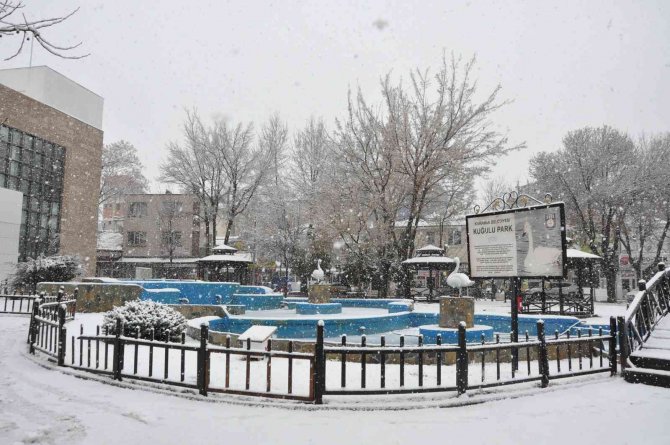 Karaman’da Yoğun Kar Yağışı Etkili Oluyor
