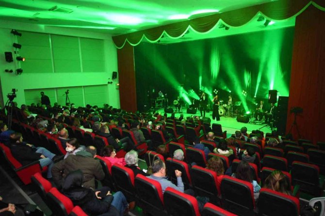 Şehr-i Dilara Müzik Topluluğu, Söylediği Şarkılarla Kulakların Pasını Sildi