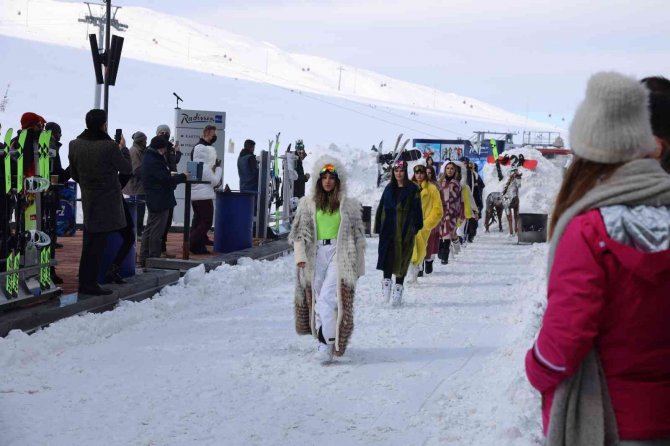 Erciyes Dağı’nda -17 Derecede Kürk Defilesi