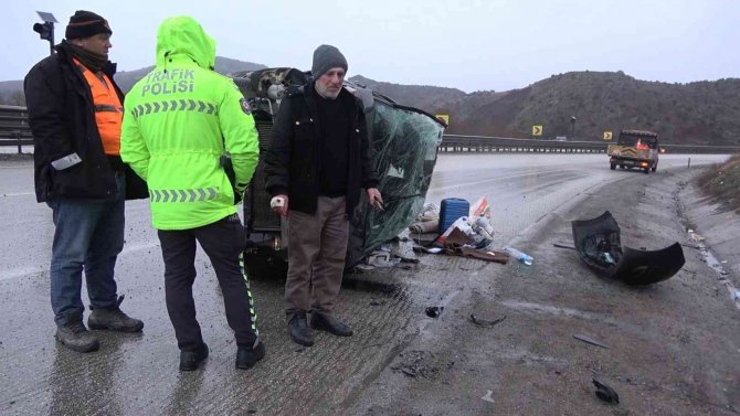 Takla Atan Otomobil Hurdaya Döndü, Gurbetçi Kardeşler Sağ Kurtuldu