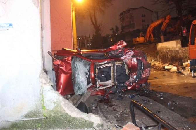 Kocaeli’de Feci Kaza: Anne-baba Öldü, Kızları Ağır Yaralandı