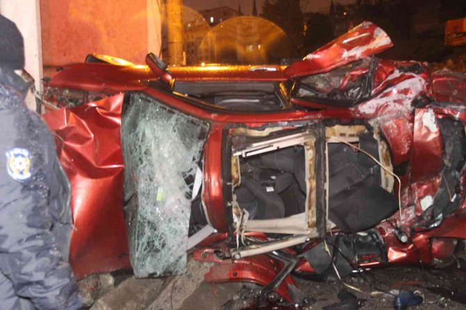 Kocaeli’de Feci Kaza: Anne-baba Öldü, Kızları Ağır Yaralandı