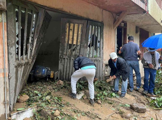 Kolombiya’da Toprak Kayması: 14 Ölü, 35 Yaralı