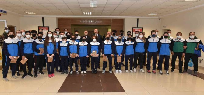 Selçuklu’da Başarılı Sporculara Ödül