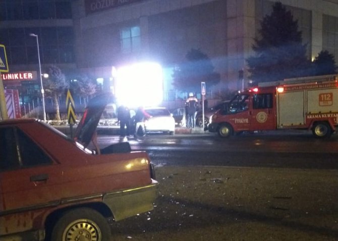 İ̇ki Ayrı Kazada 3 Kişi Yaralandı