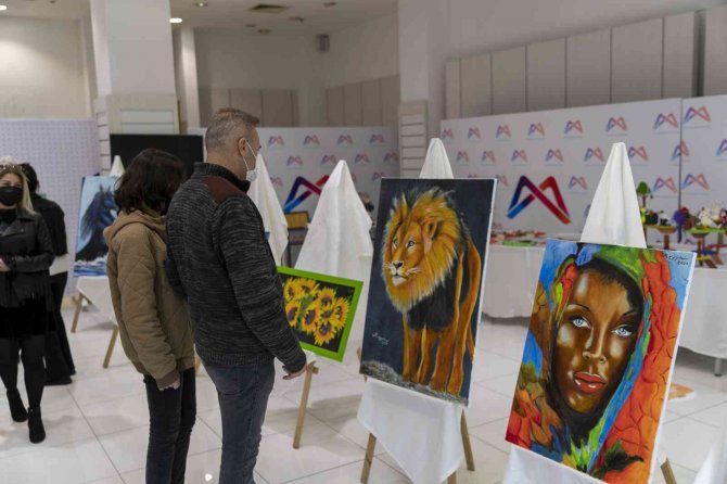 76 Yaşında Resim Sergisi Açtı