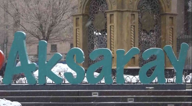 Aksaray’da Sabah Başlayan Kar Yağışı Etkili Oluyor
