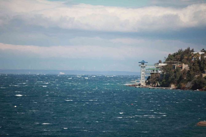 Bodrum’da Fırtına 74 Kilometre Hıza Ulaştı
