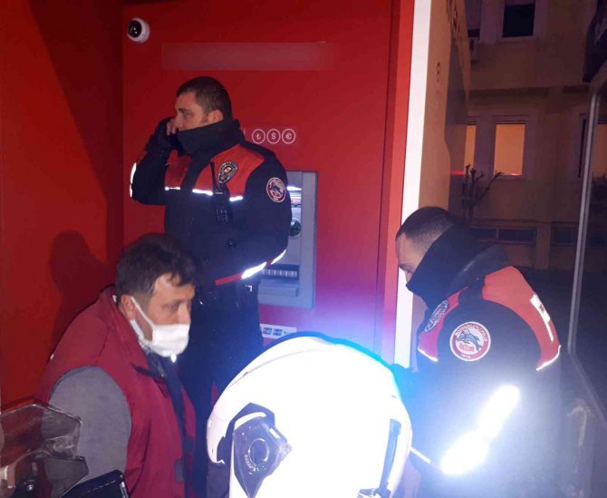 Telefon Dolandırıcıları Yarım Saatte 90 Bin Lirasını Çarptı