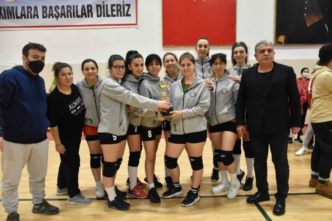 Gölcük İ̇şitme Engelliler Spor Kulübü Namağlup Şampiyon Oldu