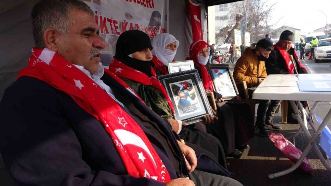 Muş’ta Ailelerin Evlat Nöbeti Dondurucu Soğukta Devam Ediyor