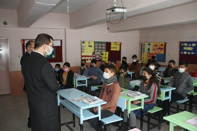 Malazgirt Kaymakamı Demirer’den Okul Ziyareti