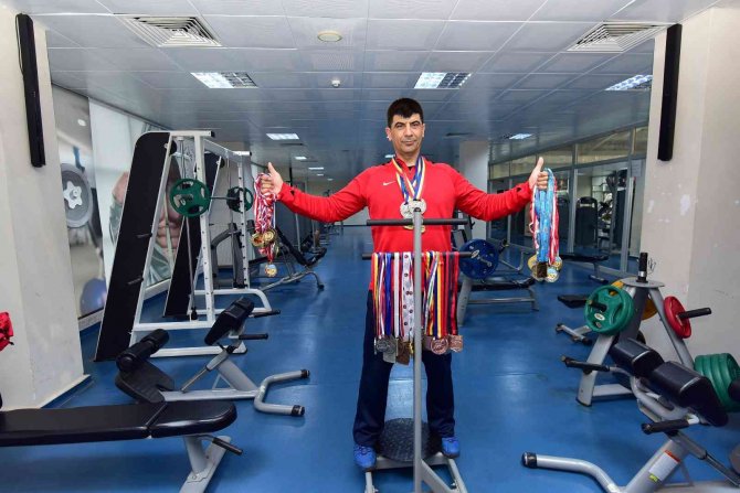Öğretmenleri Keşfetti, 40 Yılda 100’ün Üzerinde Madalya Kazandı