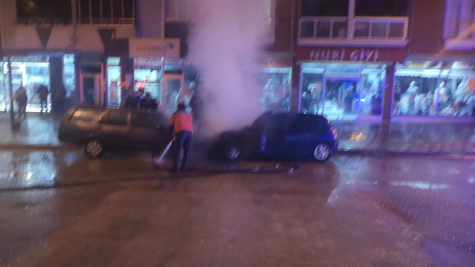 Kontağı Çevirdi, Otomobil Alev Alev Yandı