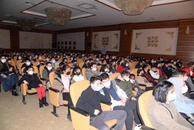 Feda Oyunu Pursaklar’da Öğrencilerle Buluştu