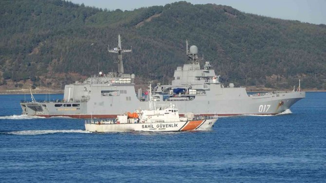 Rus Savaş Gemileri Peş Peşe Çanakkale Boğazı’ndan Geçti