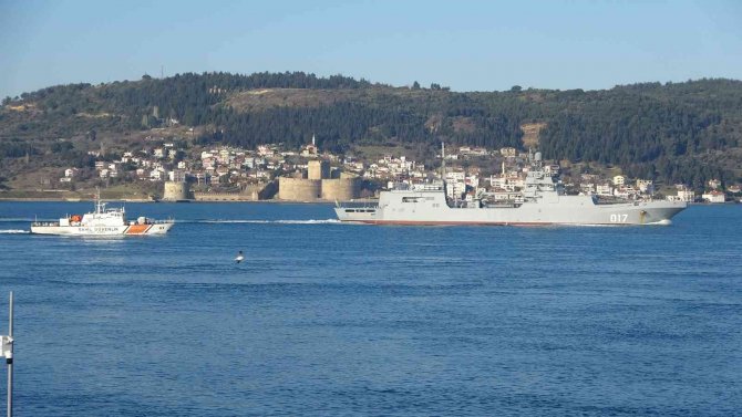Rus Savaş Gemileri Peş Peşe Çanakkale Boğazı’ndan Geçti