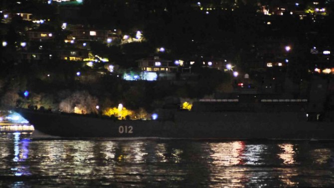 Rus Savaş Gemileri İ̇stanbul Boğazı’ndan Geçti